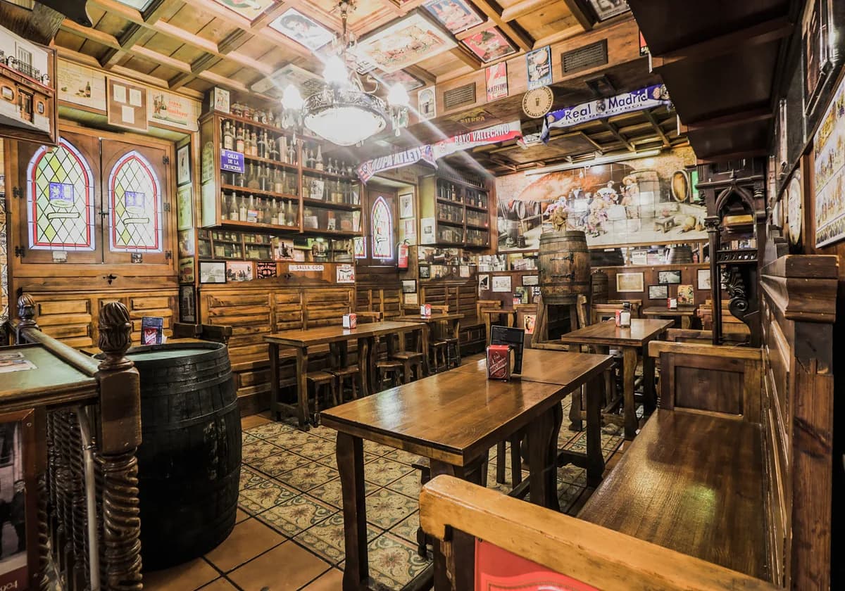 Taberna Ángel Sierra: Azulejos y Cine desde 1908 Madrid