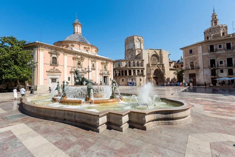 Plaza de la Virgen: El Corazón Histórico de Valencia