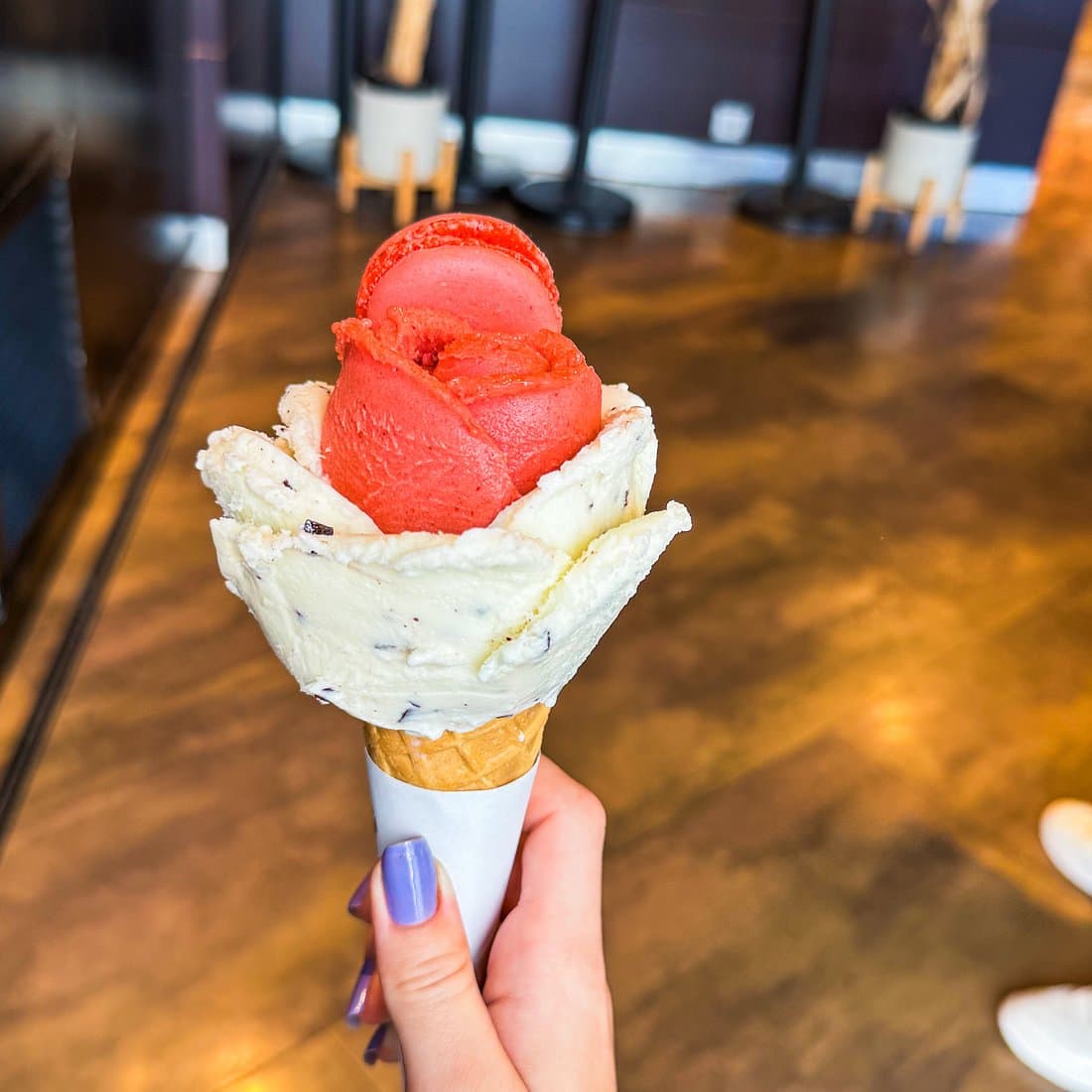Helado en forma de rosa de Amorino