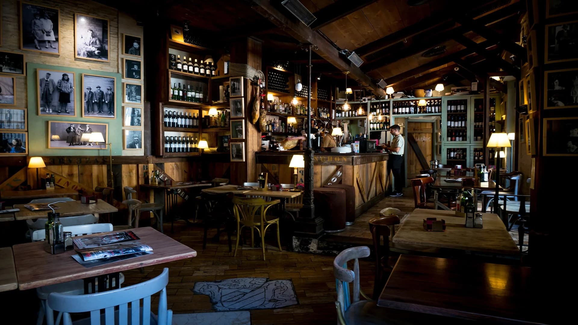 Ambiente de Bodeguita Antonio Romero