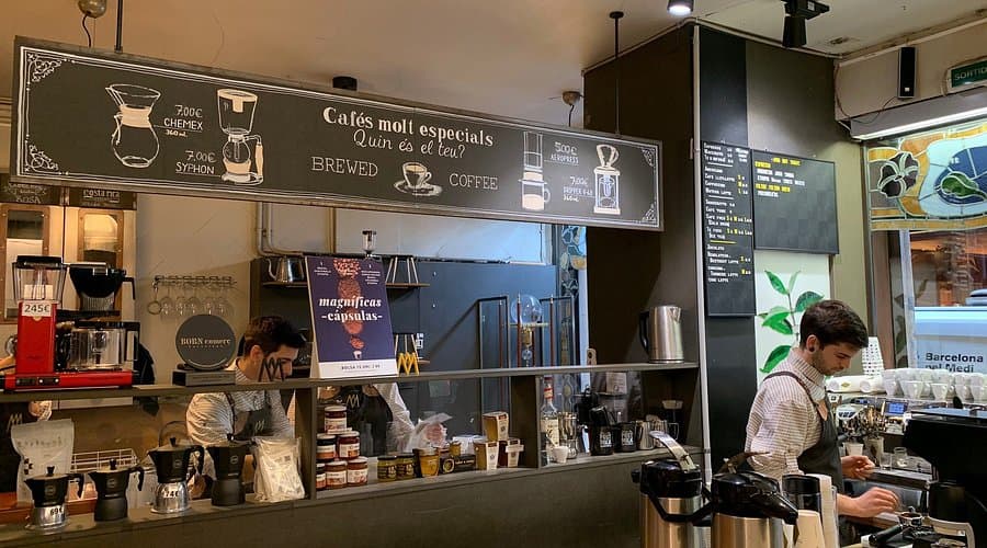 Interior de Café El Magnífico con opciones para todos los gustos