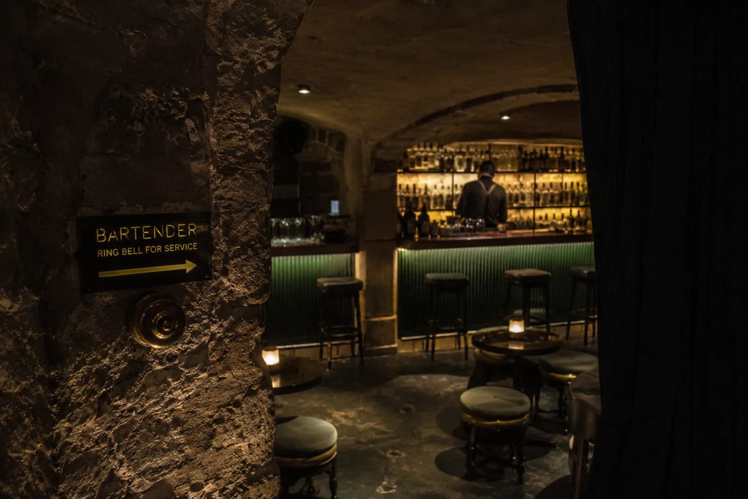 Los 5 Mejores Bares de Copas Secretos de Barcelona