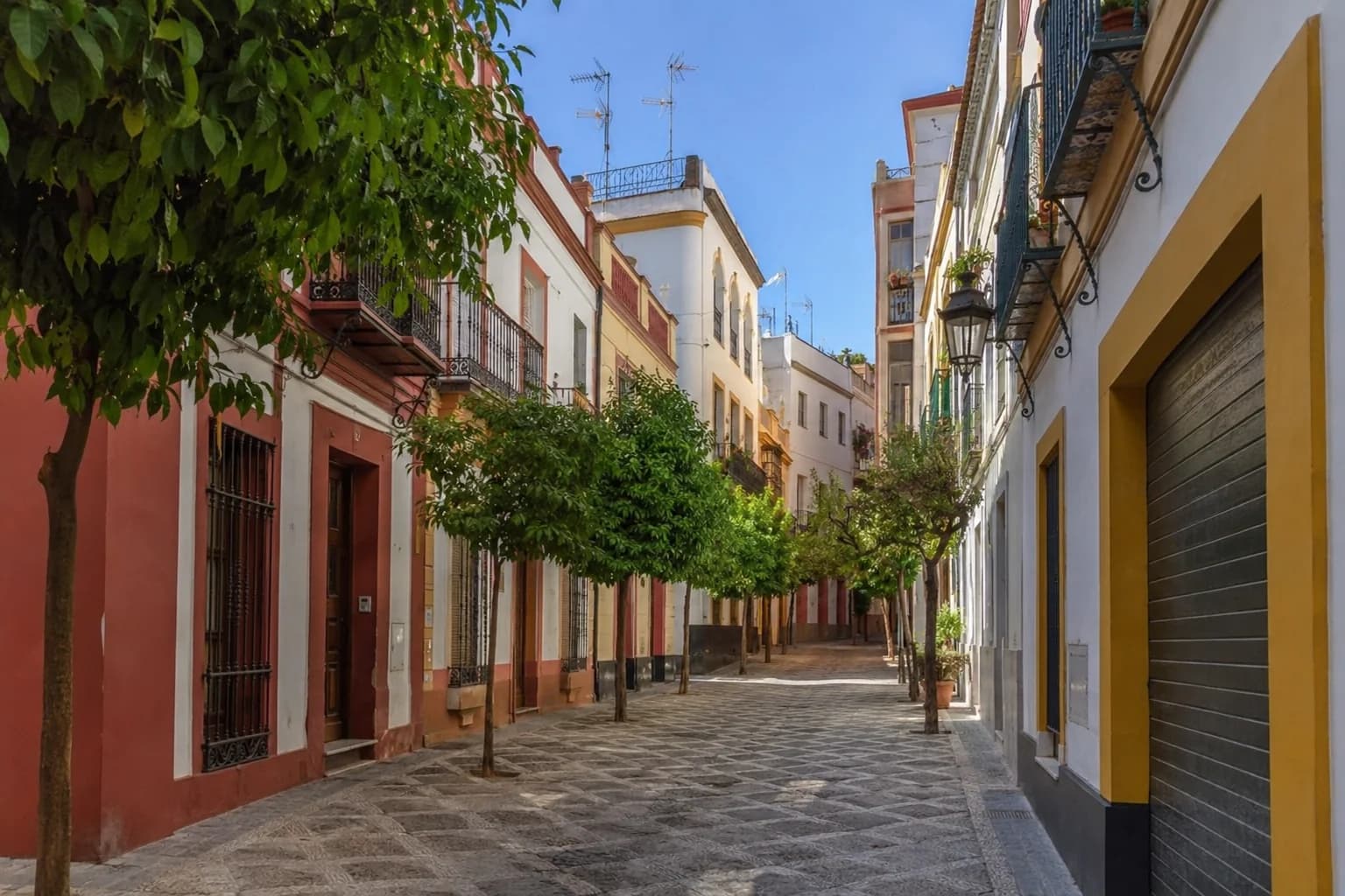 Las 5 Mejores Rutas de Paseo por Barrios de Sevilla
