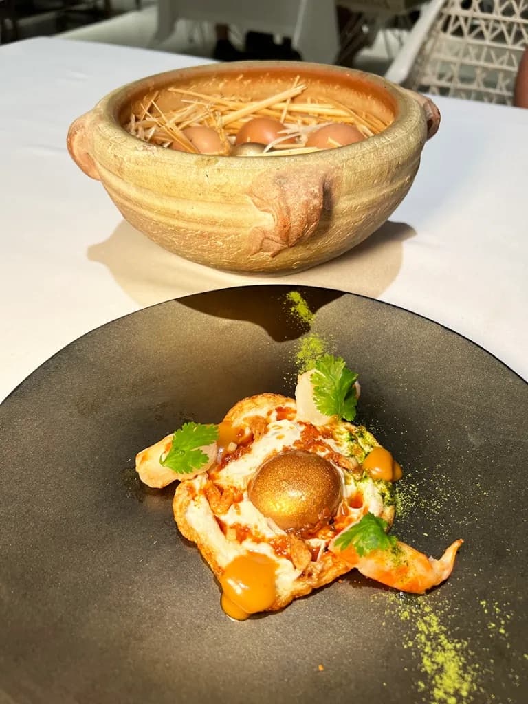 Plato de alta cocina en Disfrutar