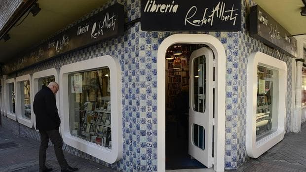 Fachada de la Librería Rafael Alberti