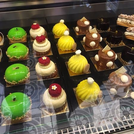 Éclairs y pasteles en Manu Jara Triana