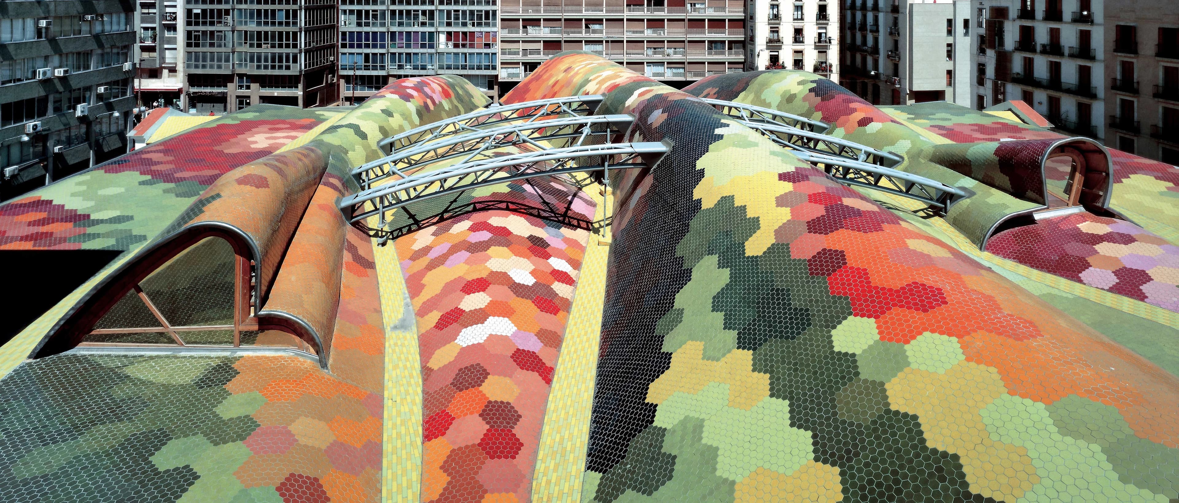 Techo colorido del Mercado de Santa Caterina