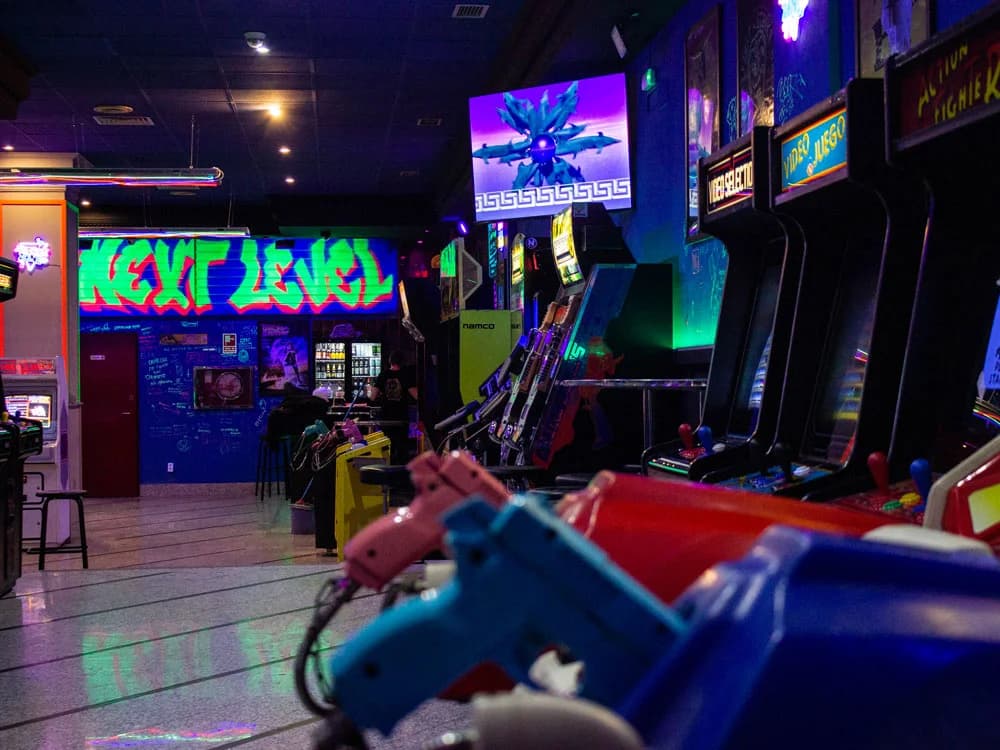 Máquinas recreativas clásicas en Next Level Arcade Madrid