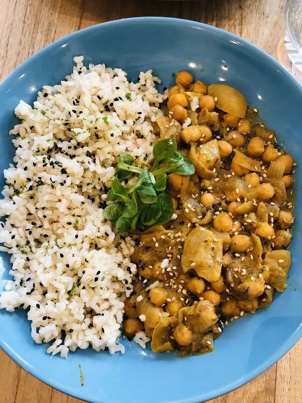 Comida mediterránea vegana en Alive