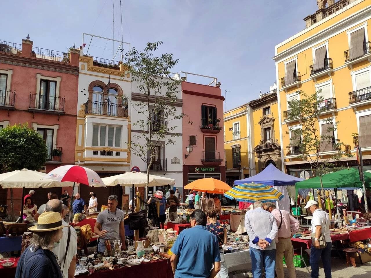 Anticuarios calle Feria Sevilla