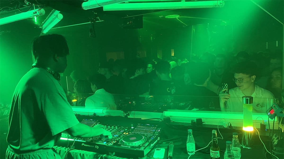 DJ en Antídoto Club