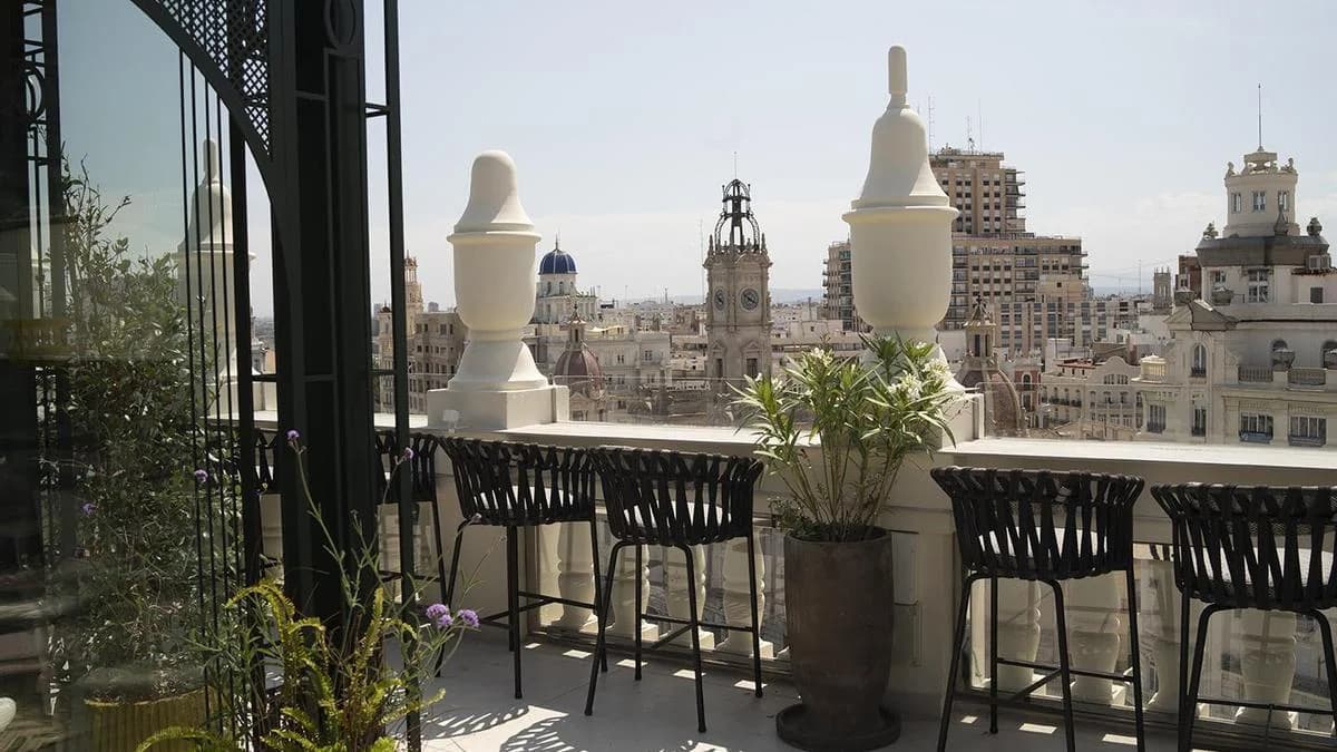 Terraza panorámica en Atenea Sky