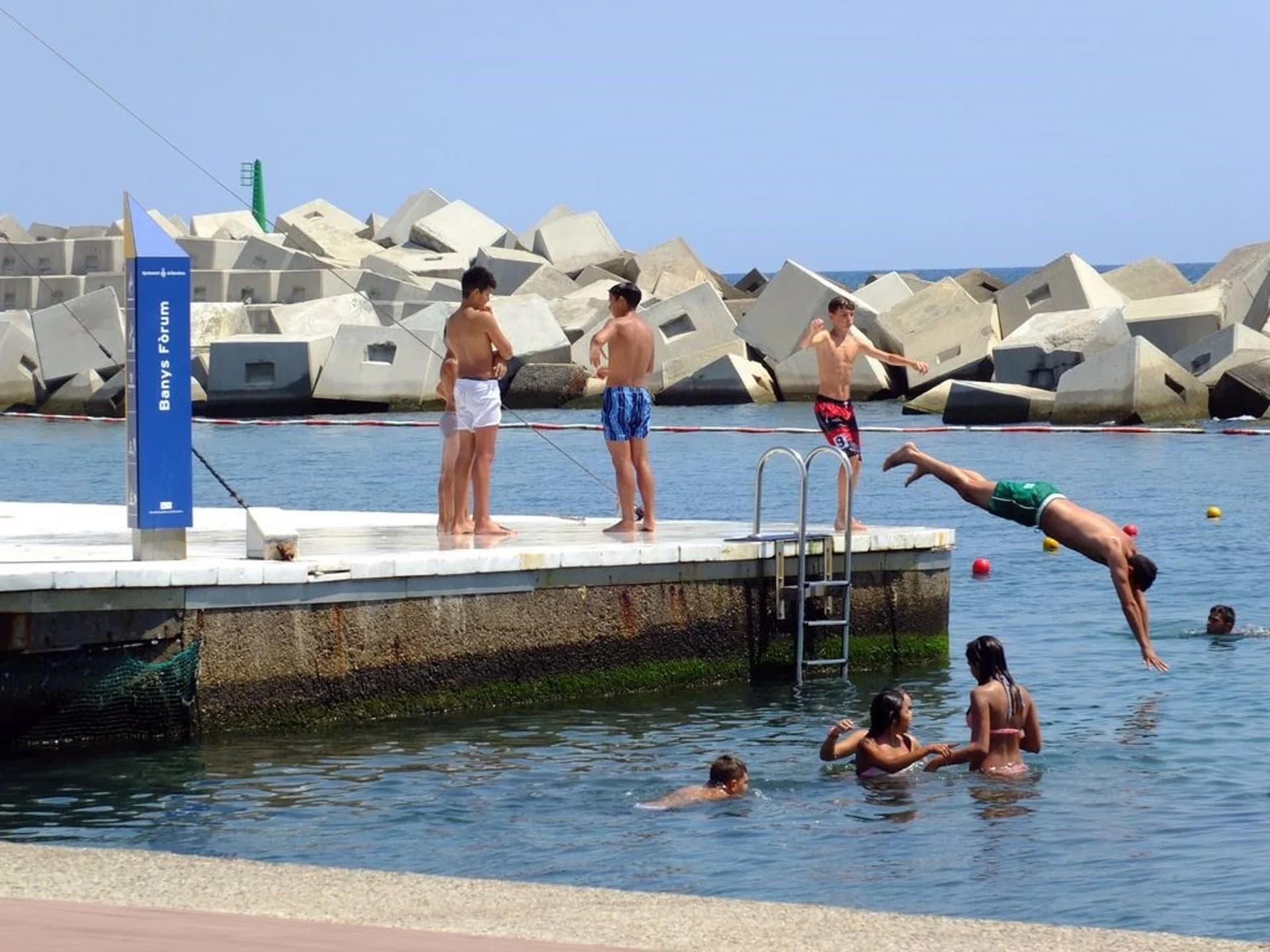 Banys del Fòrum zona baño mar Barcelona