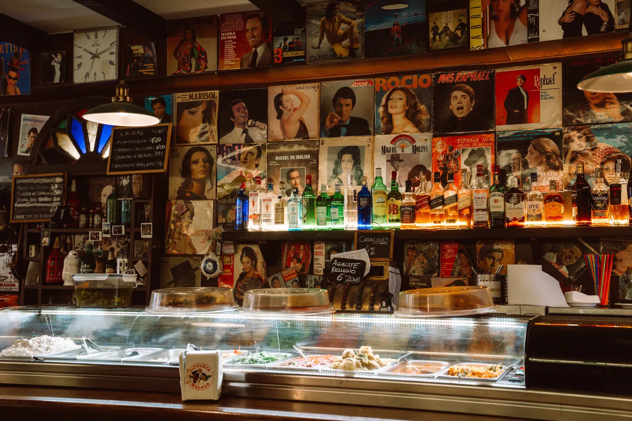 Bar La Tranca taberna auténtica Málaga Calle Carretería