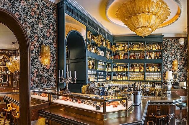 Interior elegante de Bar Manero