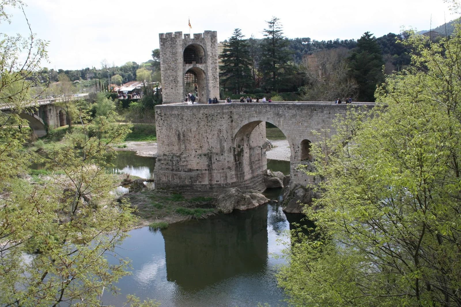 Puente románico de Besalú en la Garrotxa