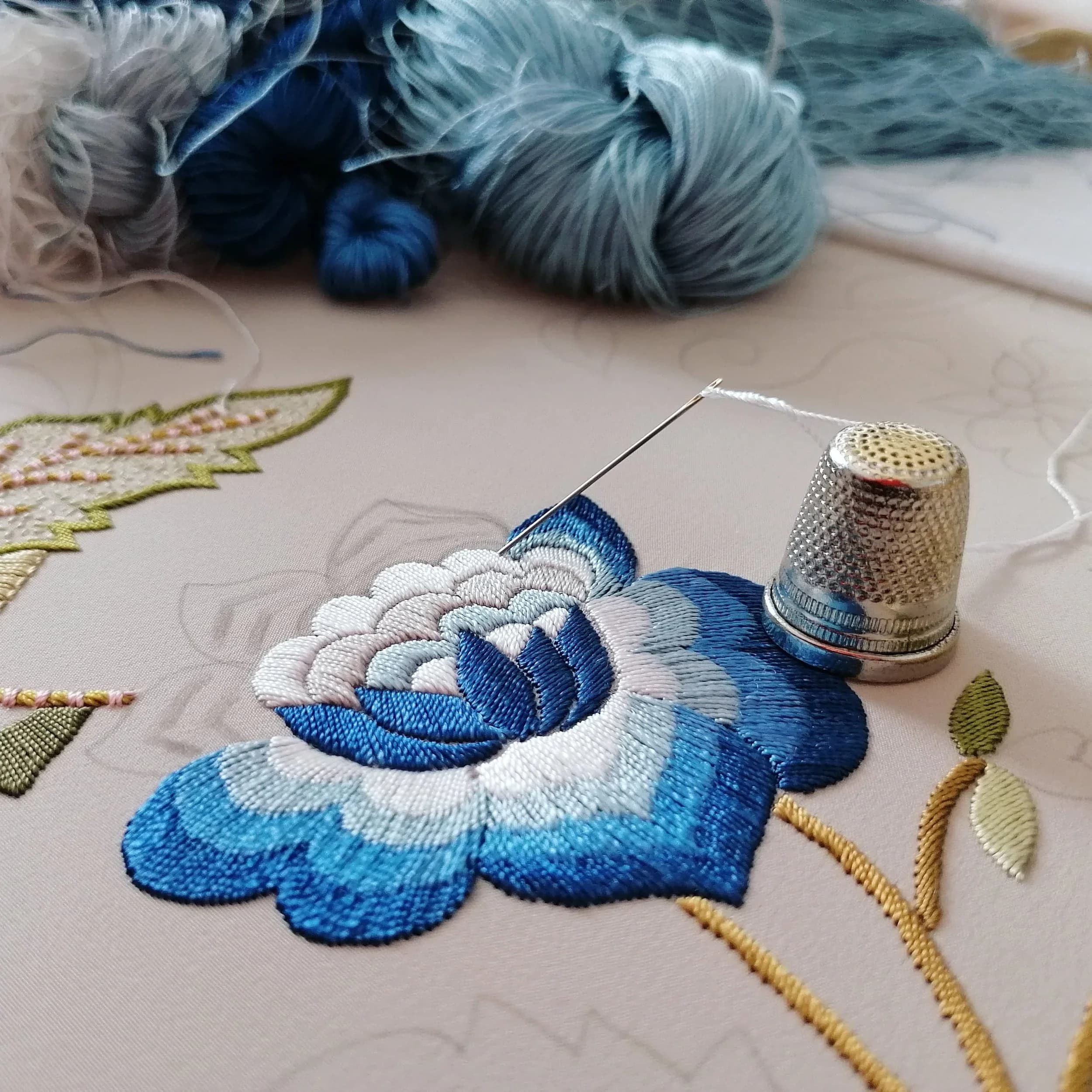 Bordados Manuela Romero: El Arte del Mantón de Manila Sevilla