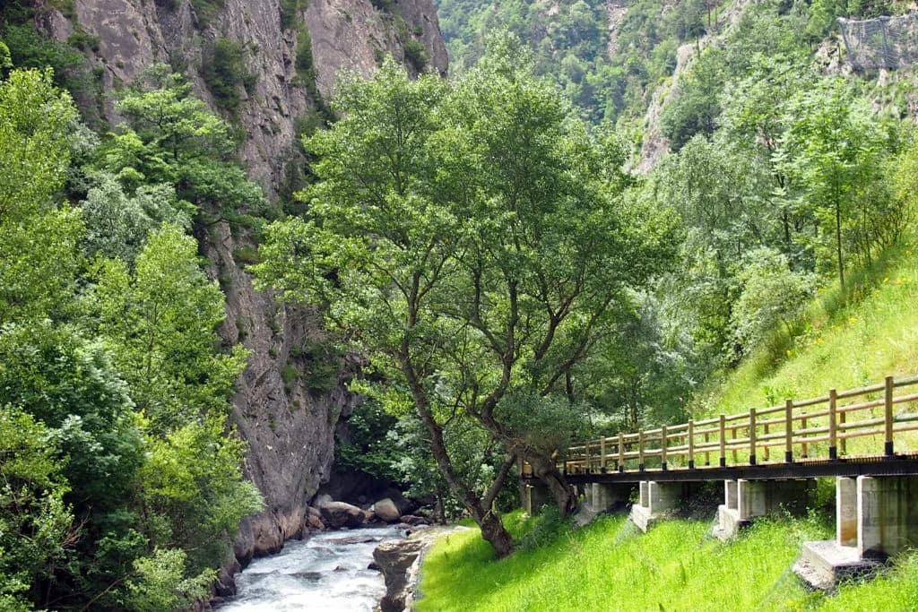 Camí Ral sendero histórico río Valira La Massana Andorra