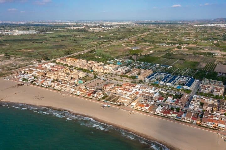 Vista aérea del Camping Puzol junto a la playa