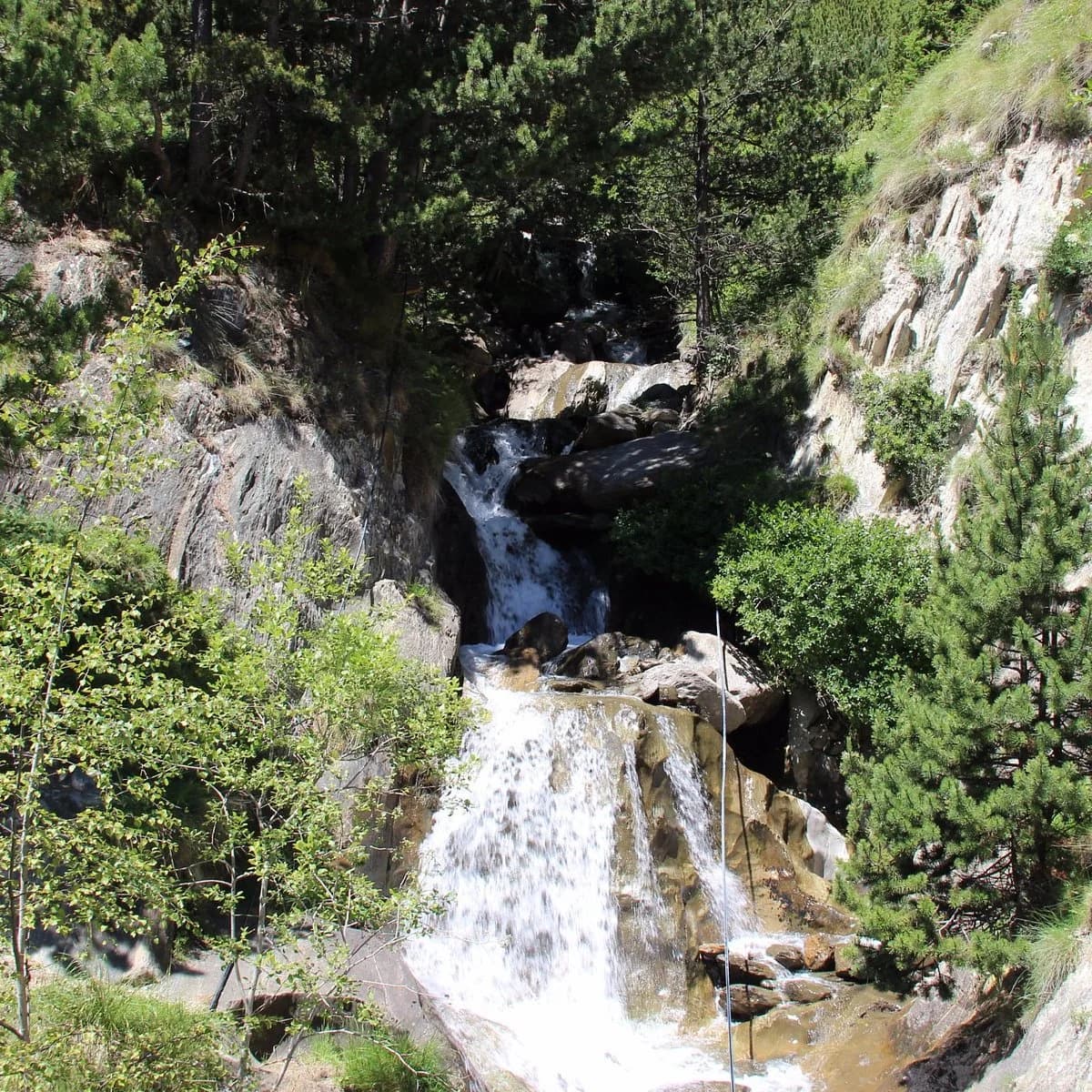 Cascada de les Moles salto de agua Canillo Andorra