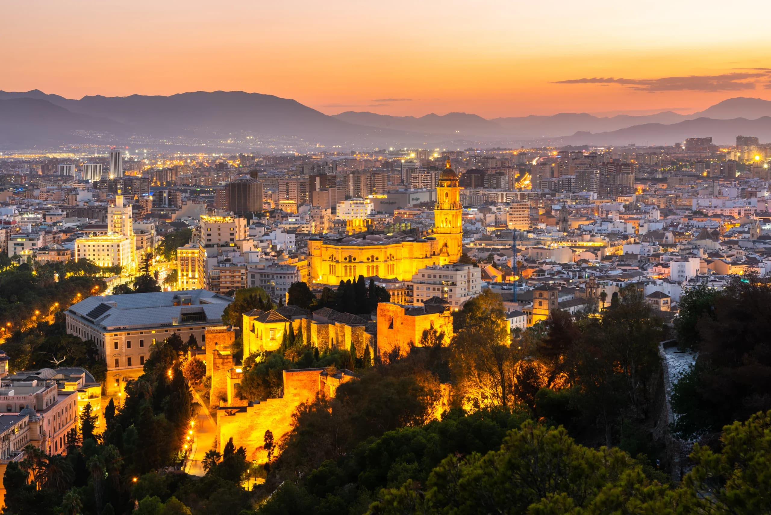Castillo Gibralfaro murallas atardecer Málaga