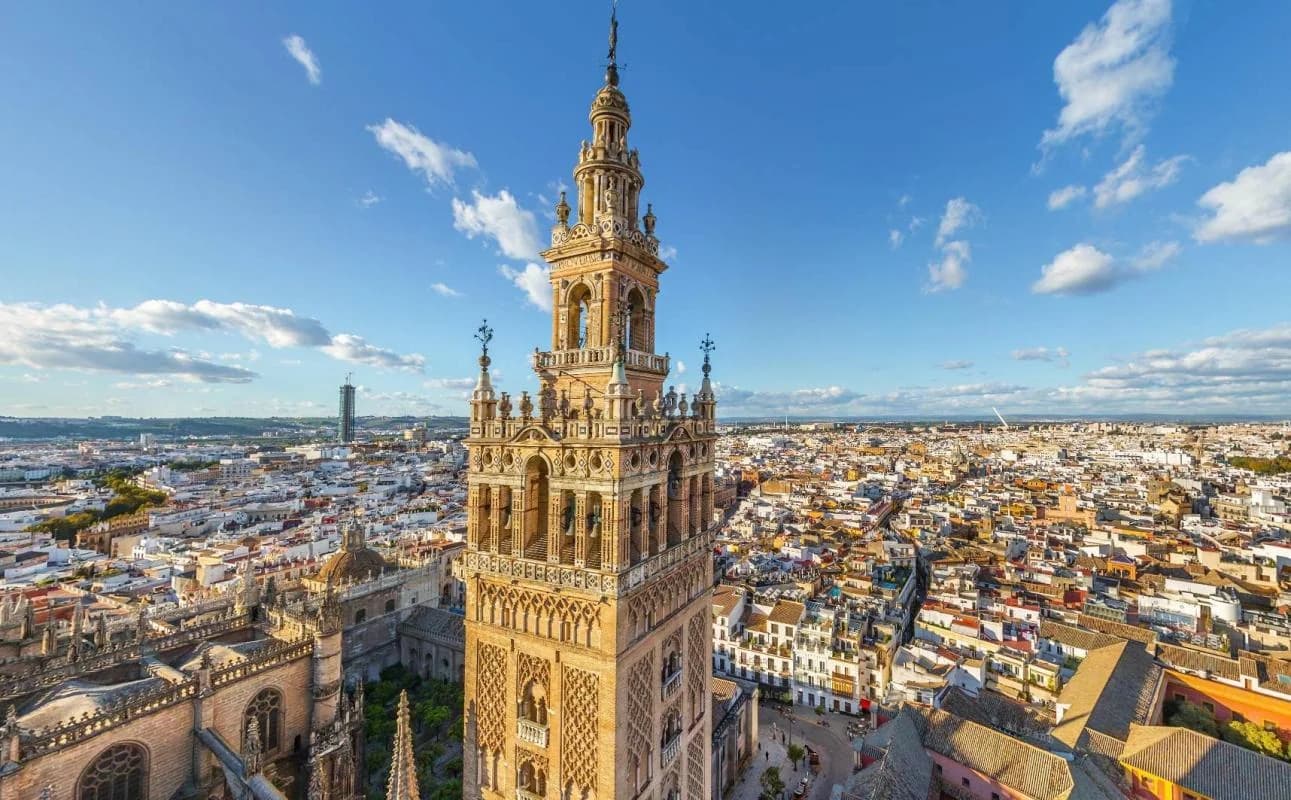 La Giralda desde la Catedral