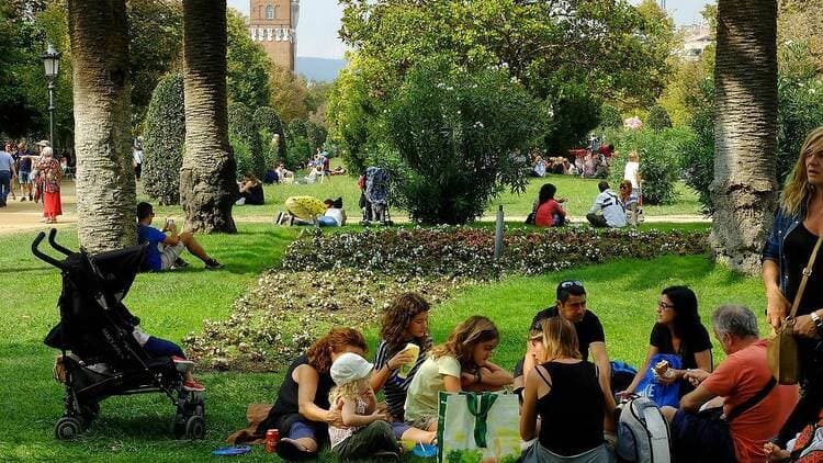 Parc de la Ciutadella con lago y zona de picnic