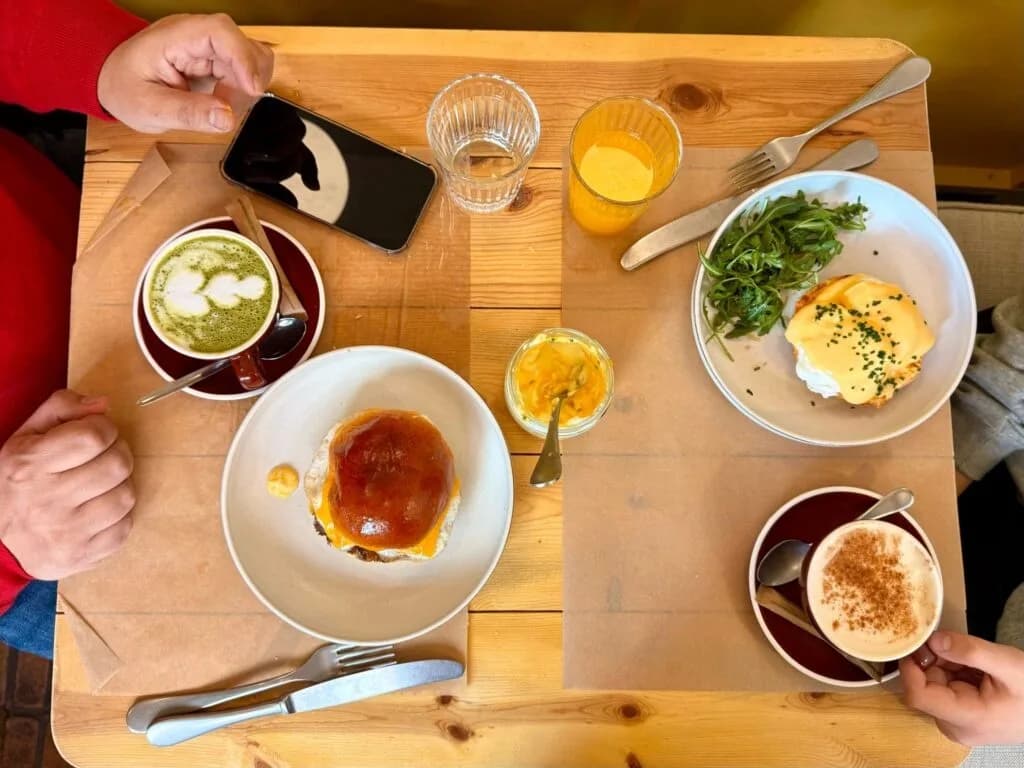 Huevos benedictinos en Eggocéntrico