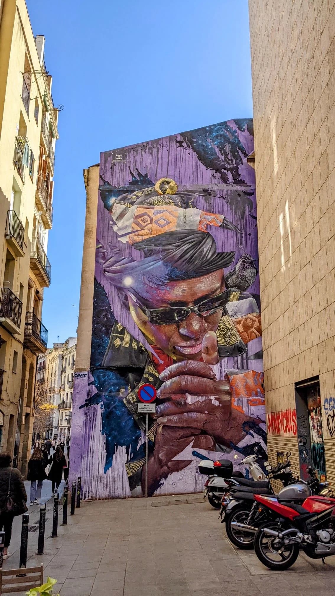 Murales arte callejero en El Raval Barcelona