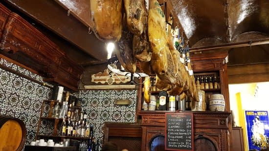 Interior histórico de El Rinconcillo