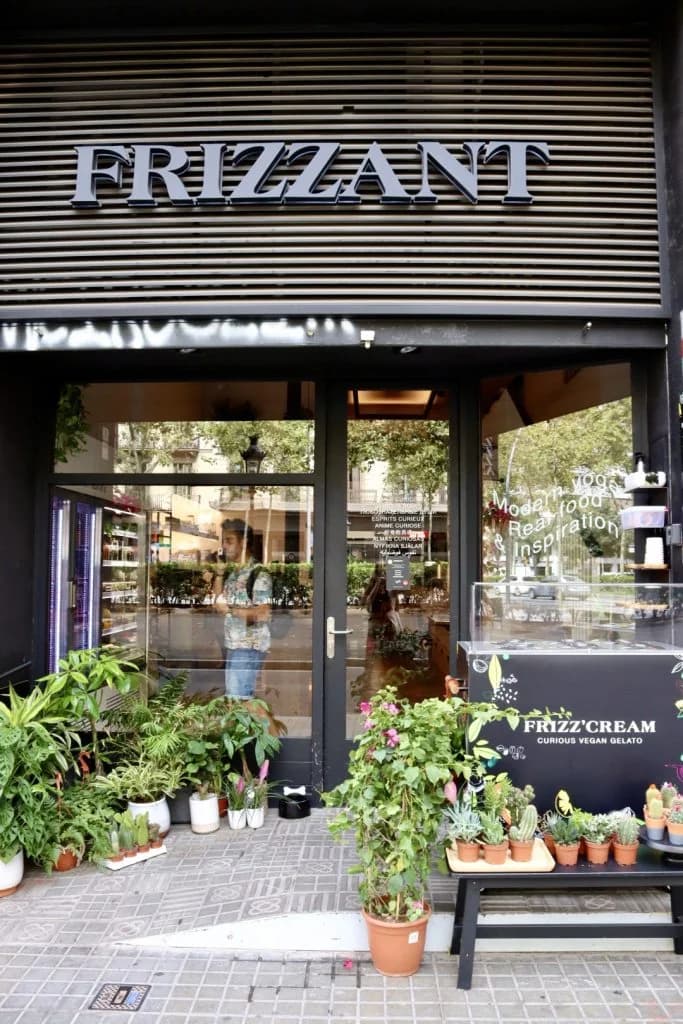 Frizzant: yoga con gastronomía y eventos en la Gran Via Barcelona