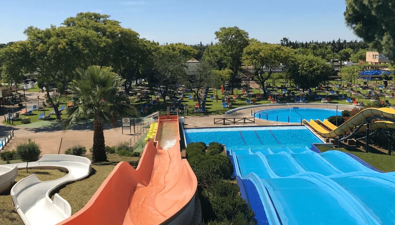 Guadalpark Aquópolis Sevilla parque acuático