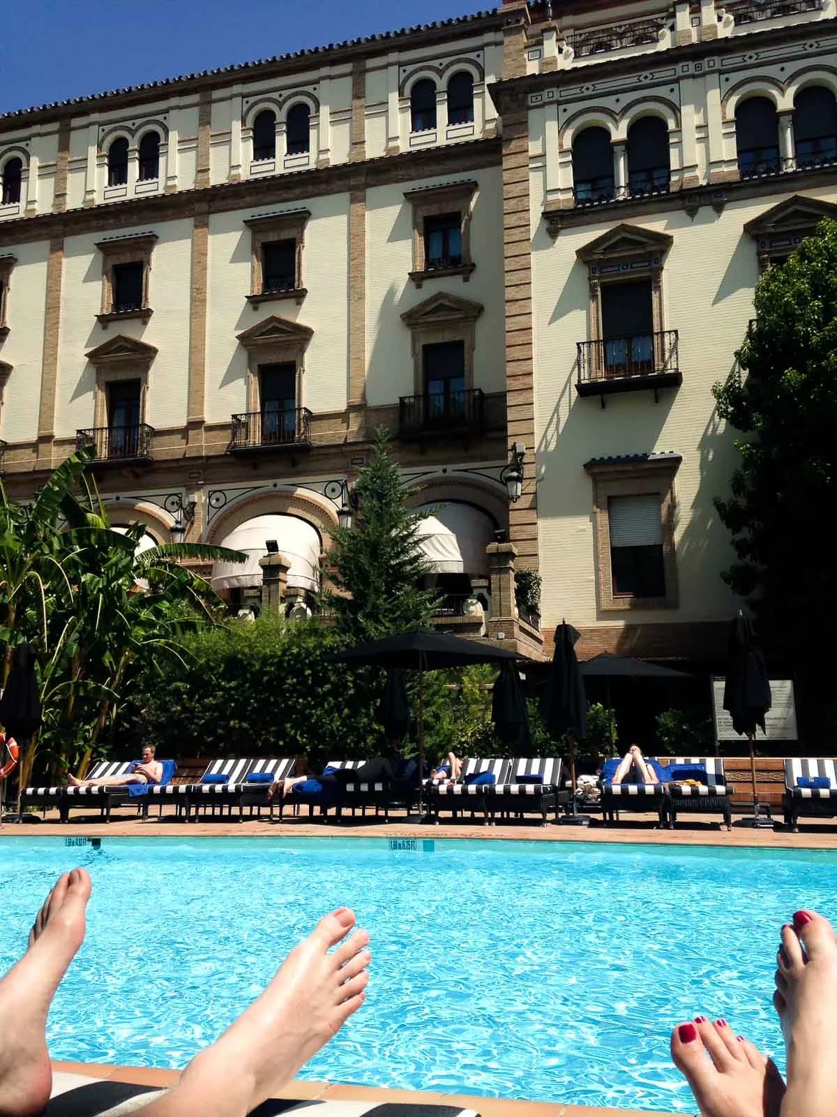 Hotel Alfonso XIII piscina jardines Sevilla