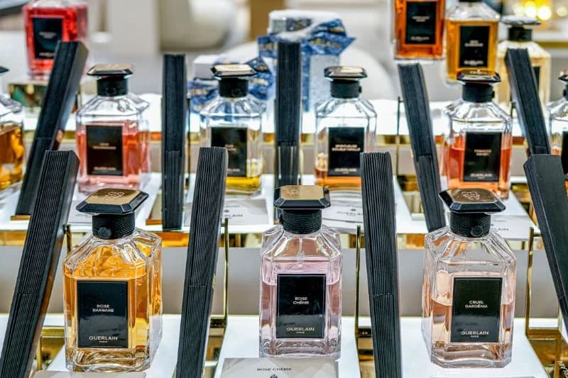 IF Perfumeries Pas de la Casa frontera