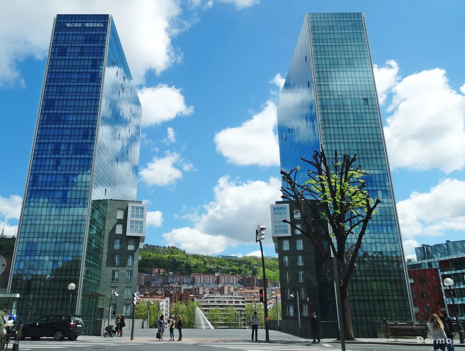 Torres Isozaki Atea escalinata ría Bilbao