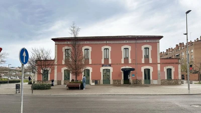 Imagen de L'Estació Espai Jove, antigua estación del Carrilet en Girona
