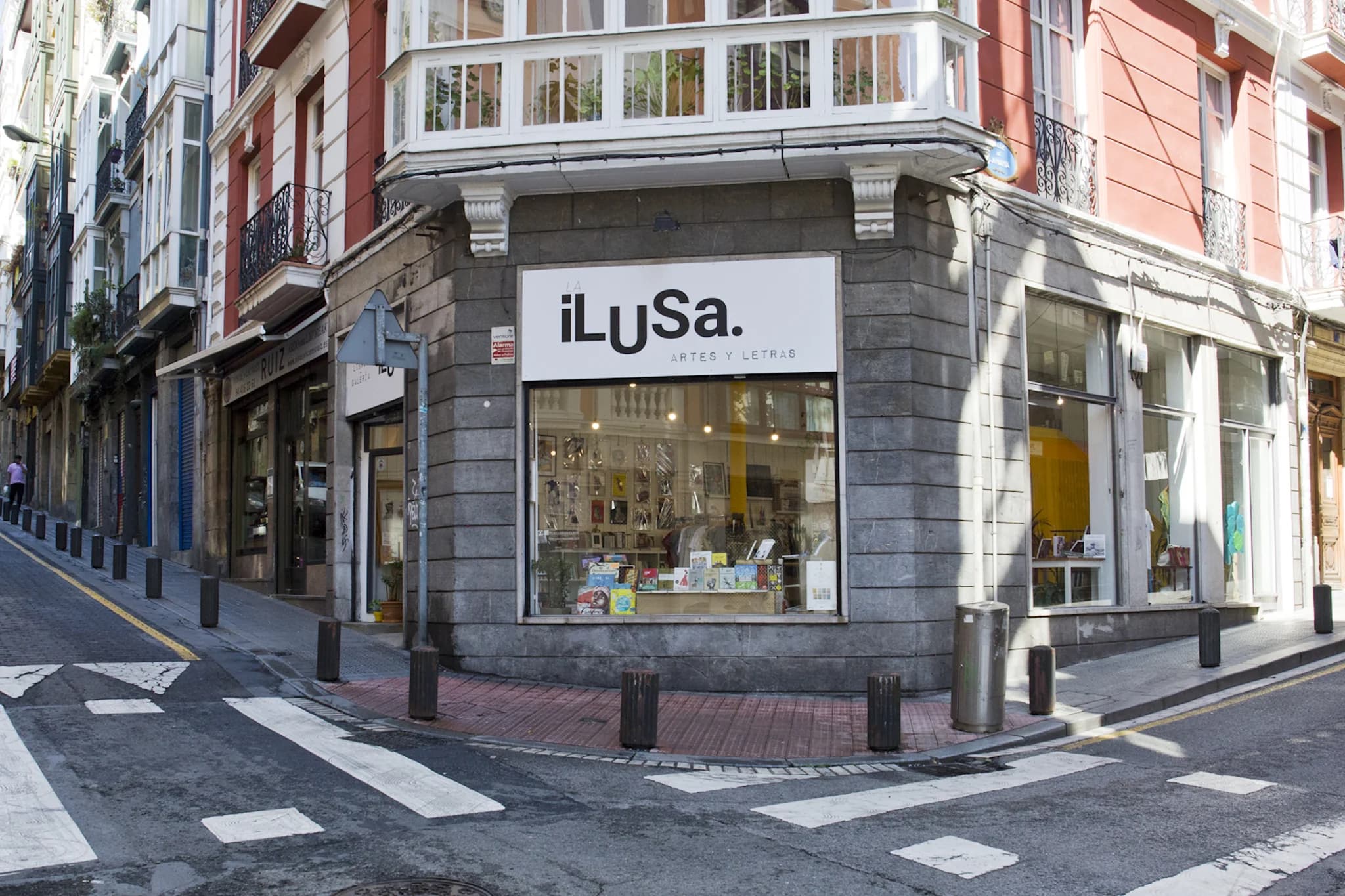 La Ilusa librería galería arte Bilbao La Vieja