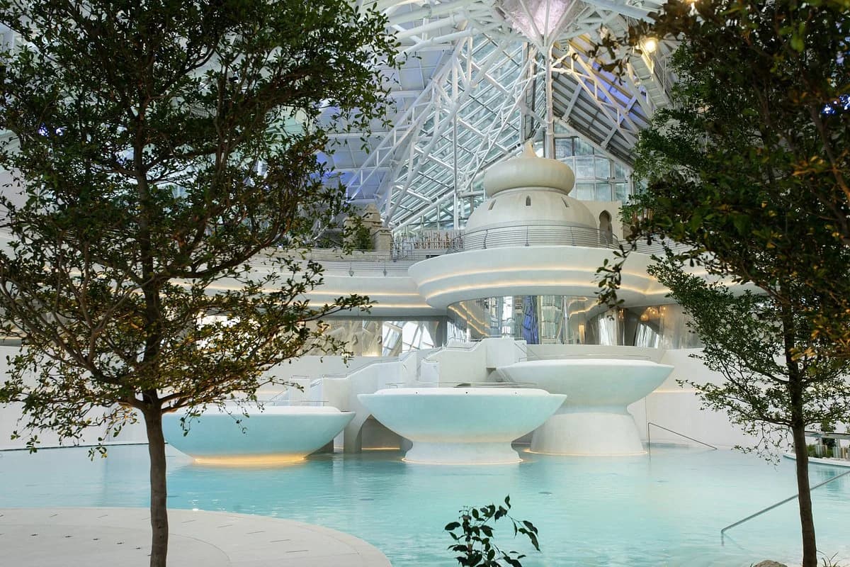 Laguna interior Caldea cúpula cristal Escaldes-Engordany
