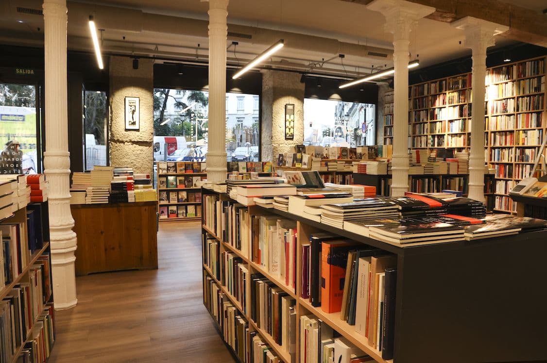 Interior de Librería Antonio Machado