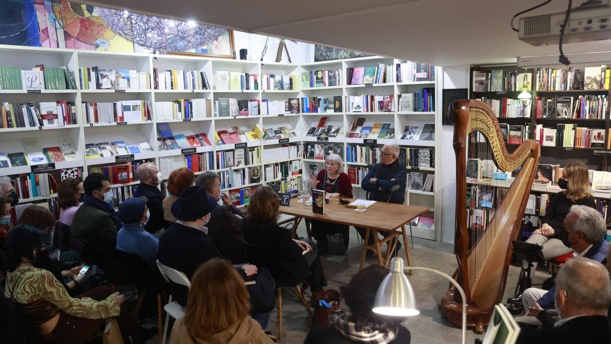 Interior de Llibreria Ramon Llull en el Carmen