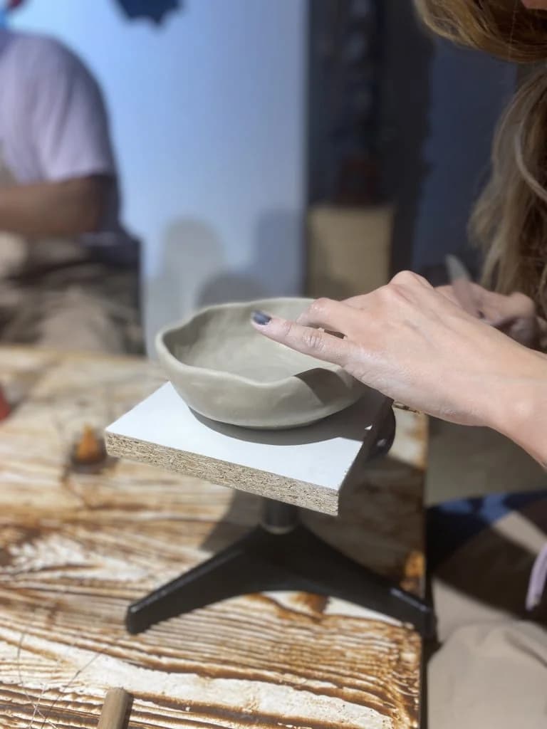 Estanterías de cerámica en Mud Ruzafa