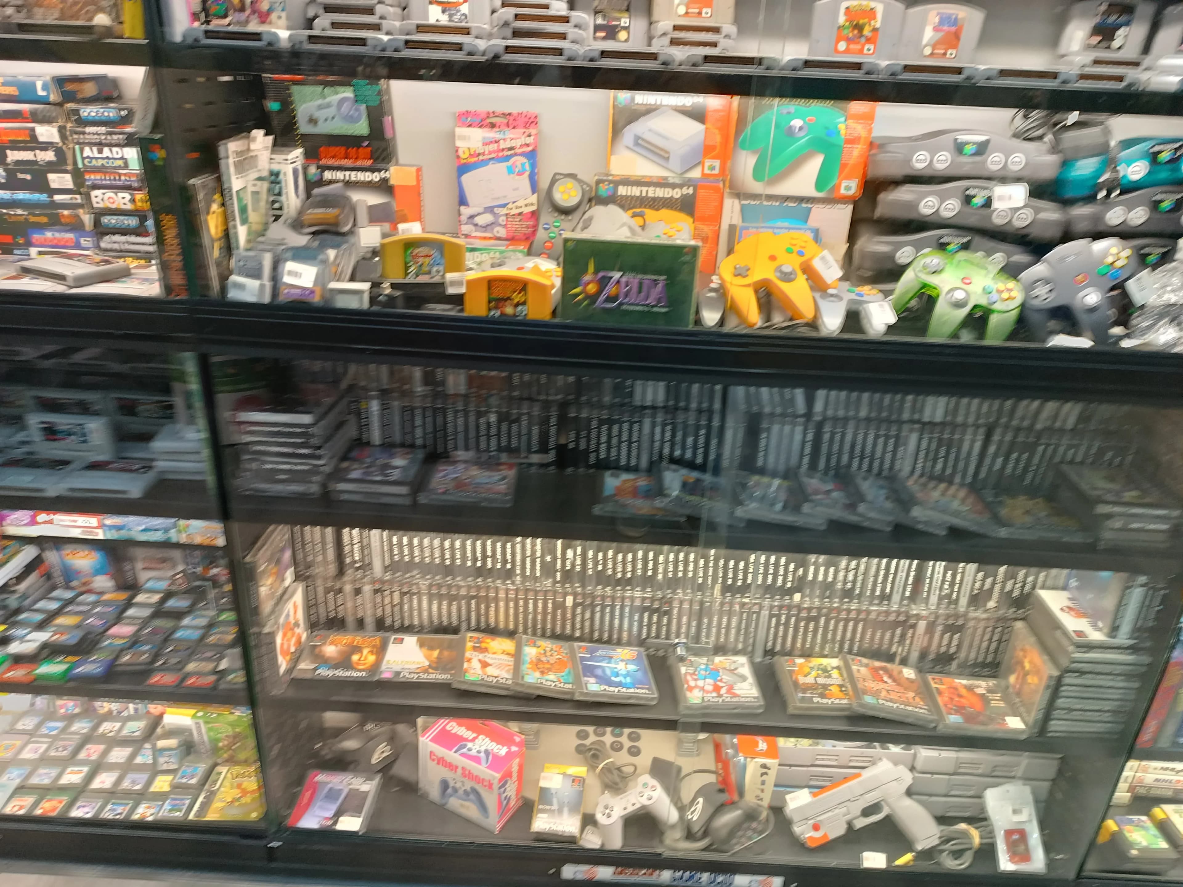 Newcom Bilbao tienda videojuegos retro Uribarri