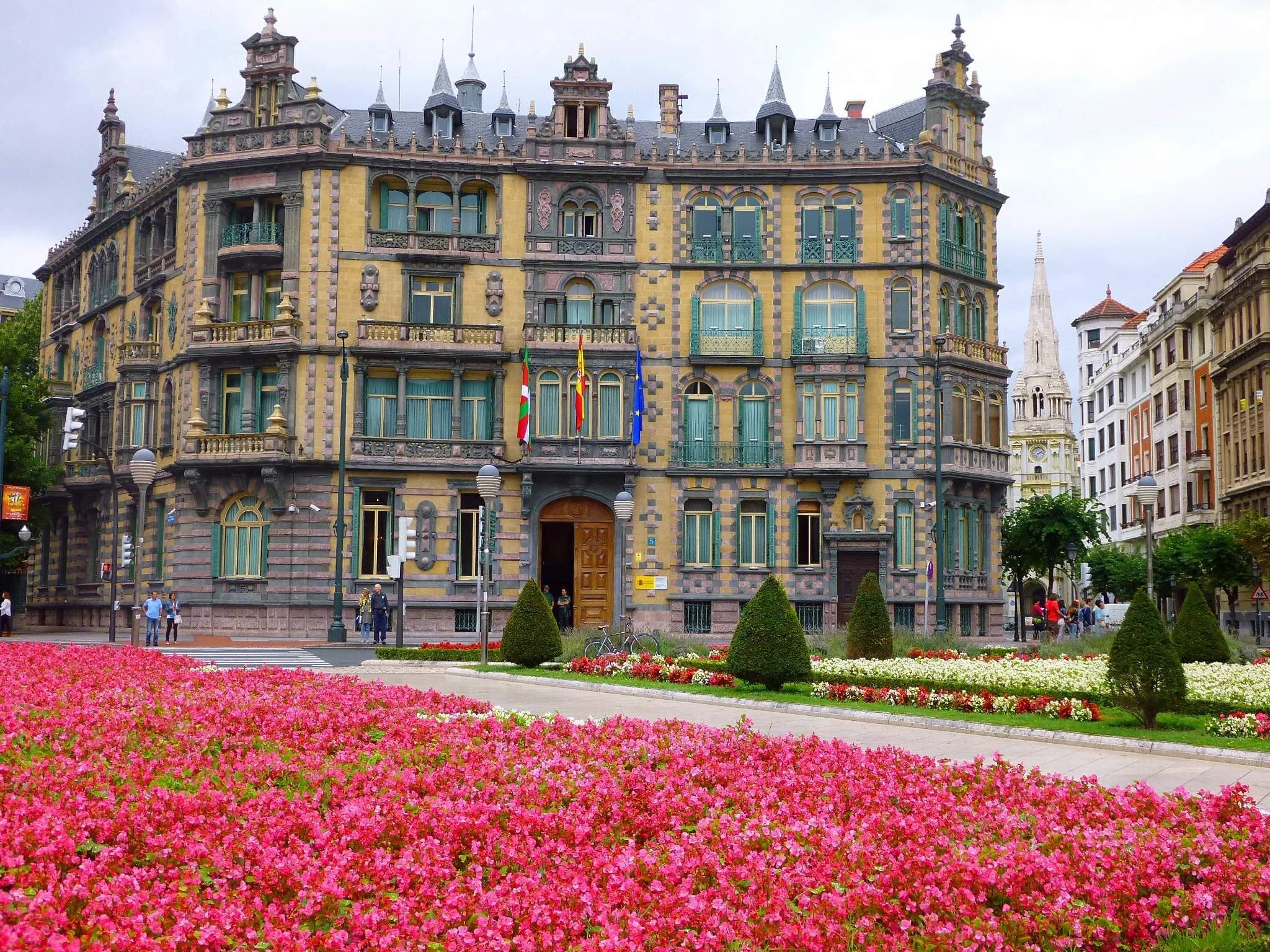 Palacio Chávarri Plaza Moyúa arquitectura flamenca Bilbao