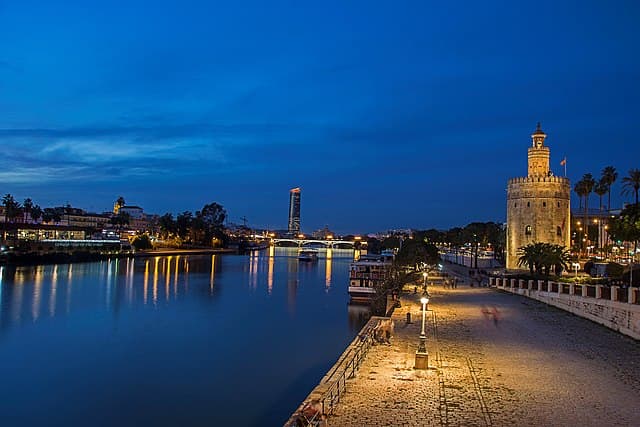 Atardecer junto al río Guadalquivir