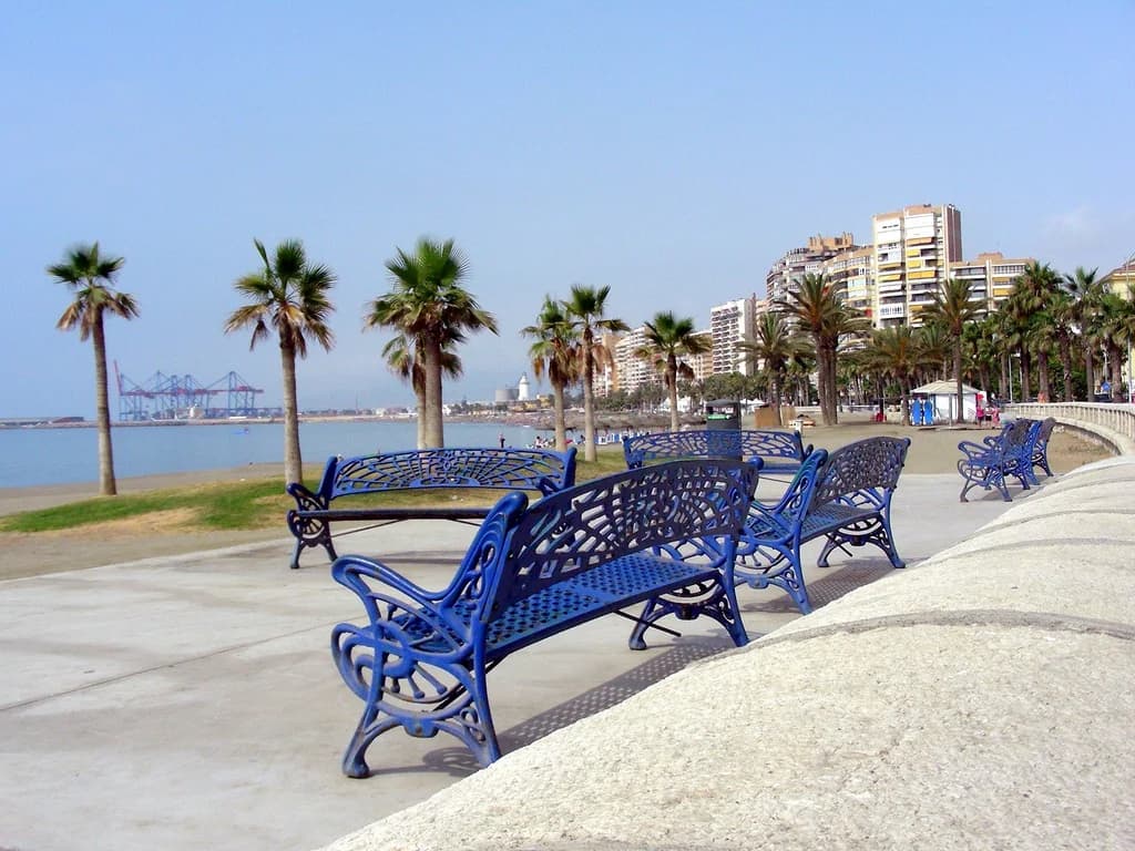 Paseo Marítimo Pablo Ruiz Picasso Málaga playa Malagueta