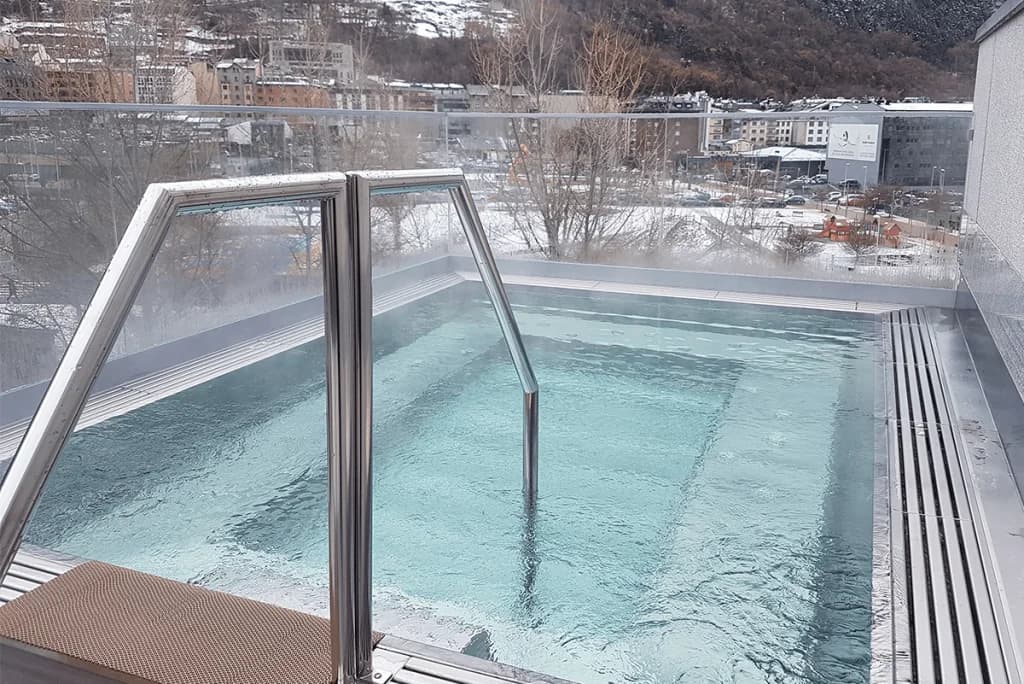 Private Wellness jacuzzi INÚU Caldea Andorra