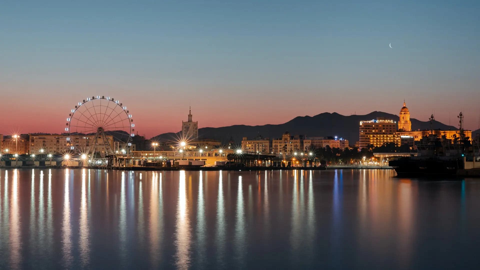 Puerto Málaga atardecer skyline Alcazaba Gibralfaro