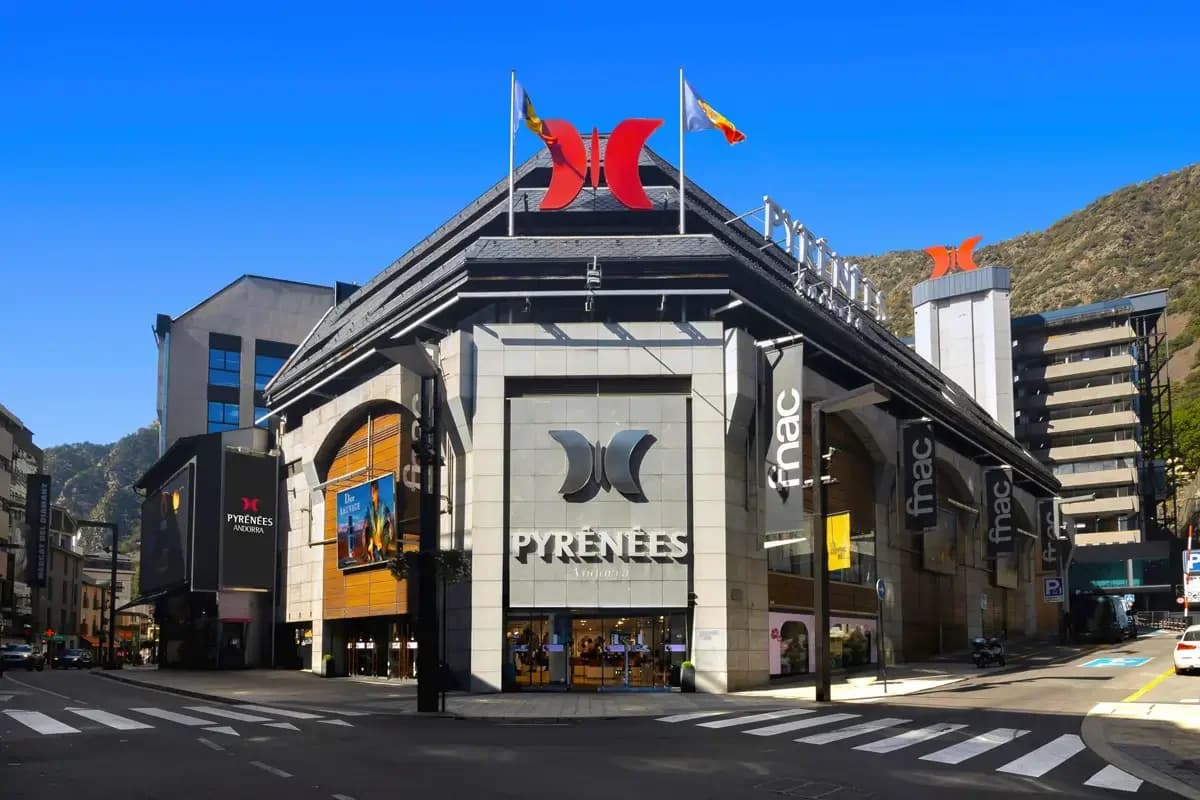 Grandes almacenes Pyrénées Avenida Meritxell Andorra la Vella