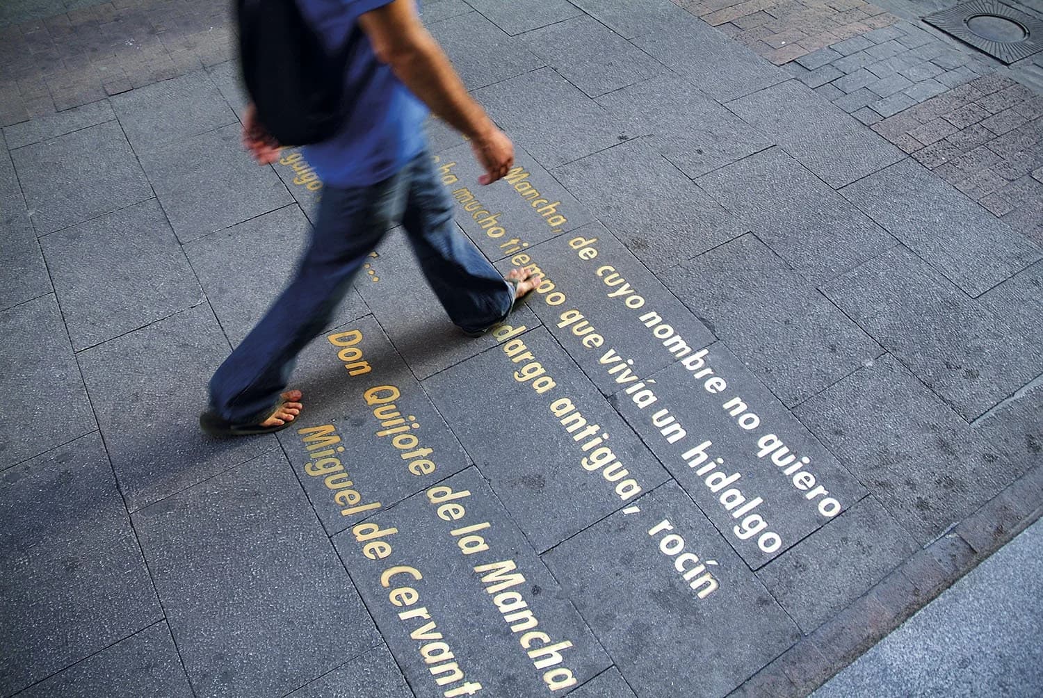 Calles del Barrio de las Letras con versos