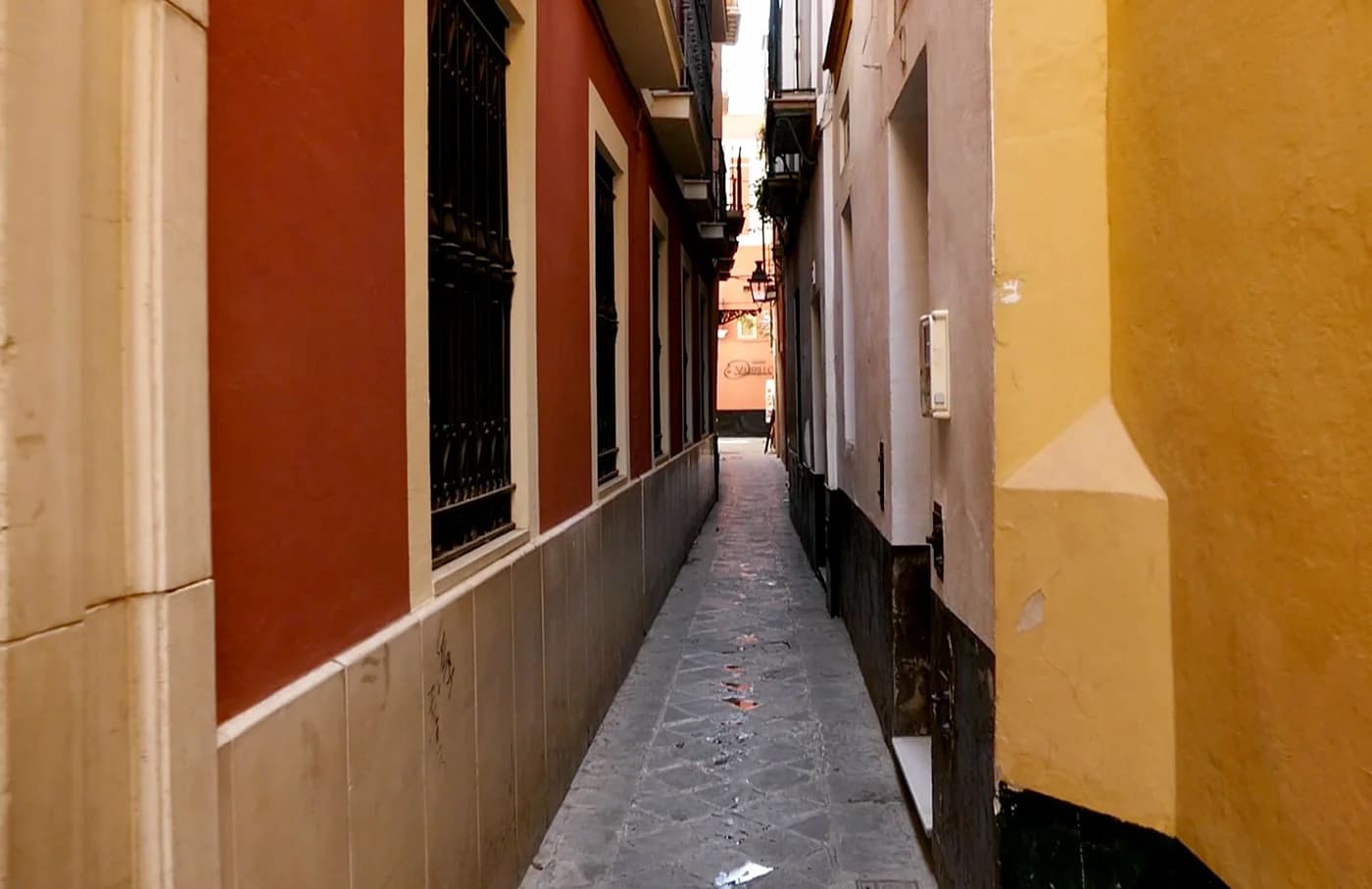 Callejón en el barrio de Santa Cruz